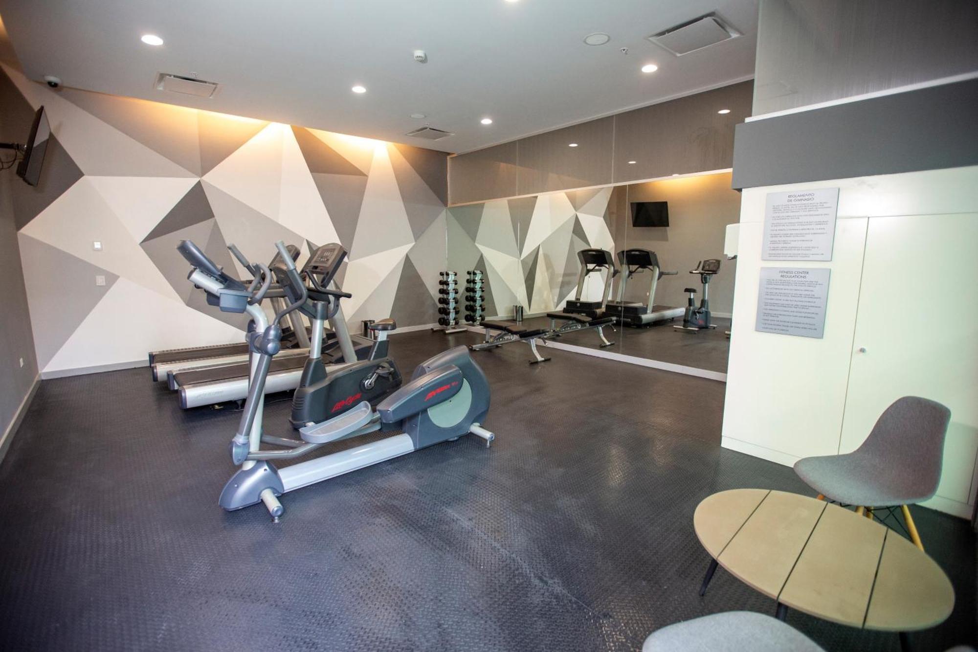 Metria Hotel León Zewnętrze zdjęcie The gym at the hotel